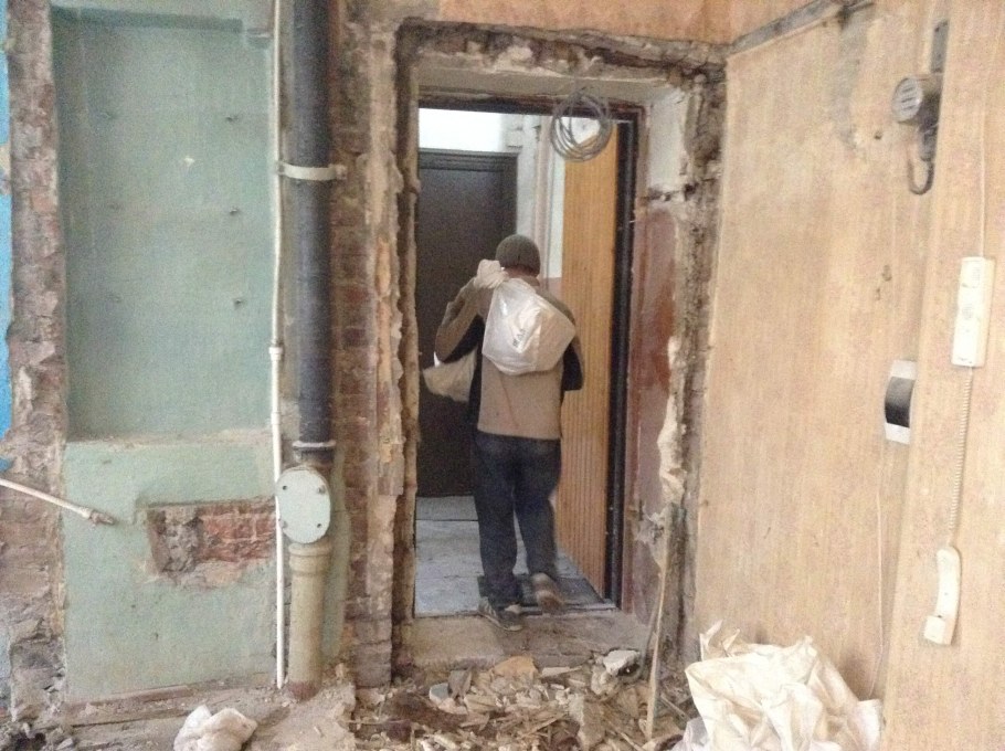 Монтаж межкомнатных дверей