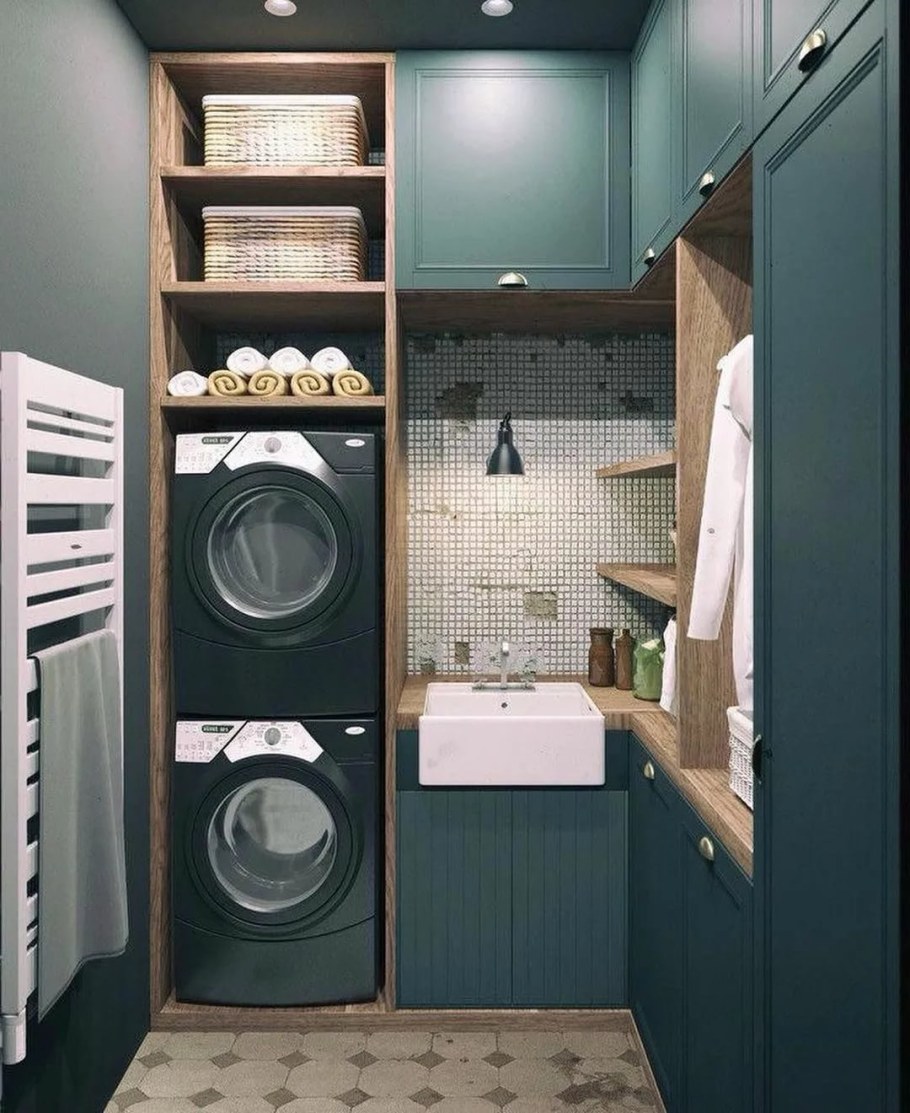 Гардеробная комната с туалетным столиком