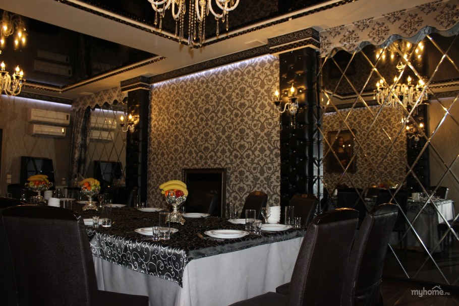 Столики на улице около кафе