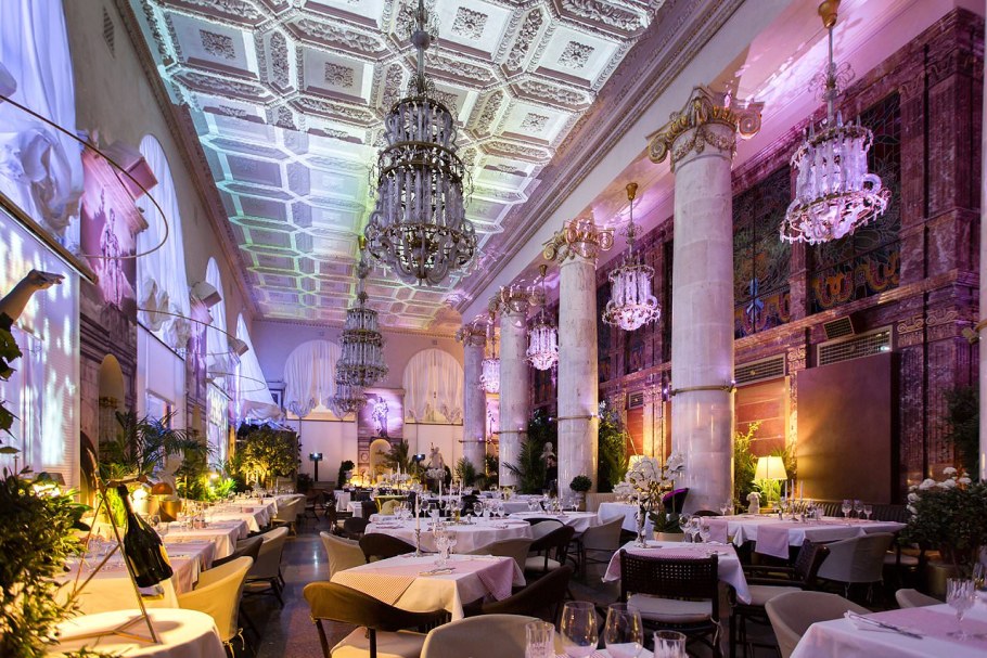 Рейки в интерьере кафе