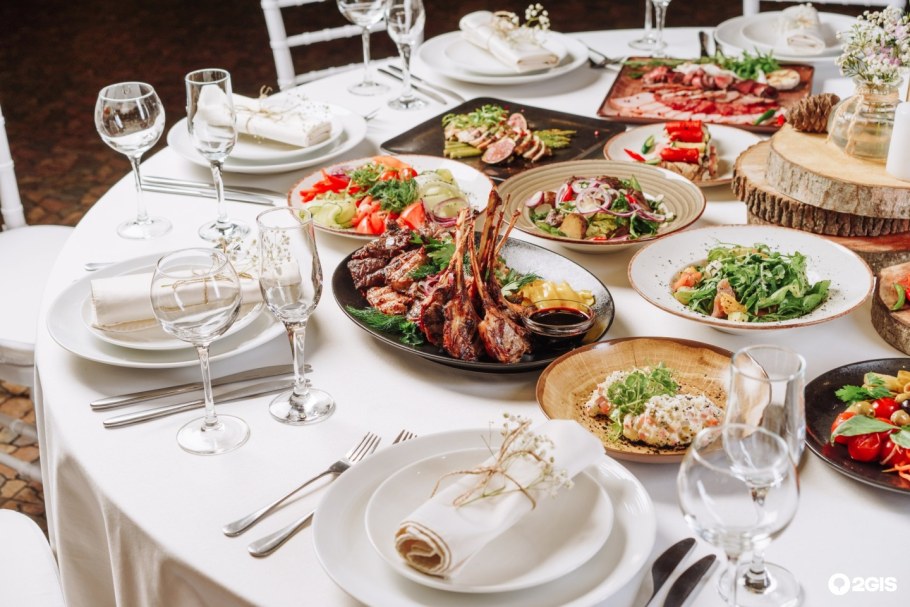 Люди в пабе