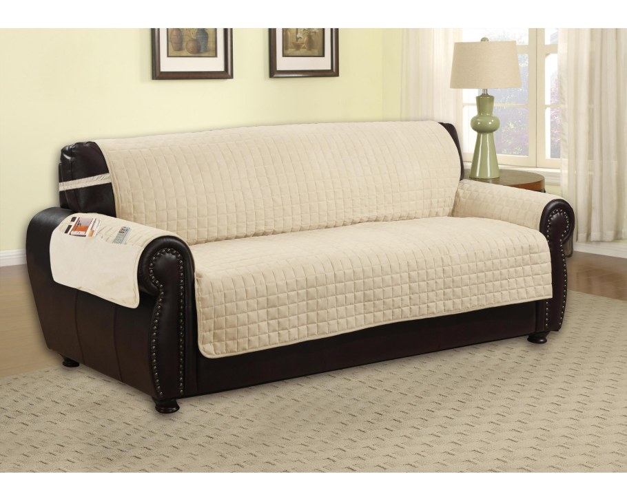 Диван в черно белую клетку в интерьере