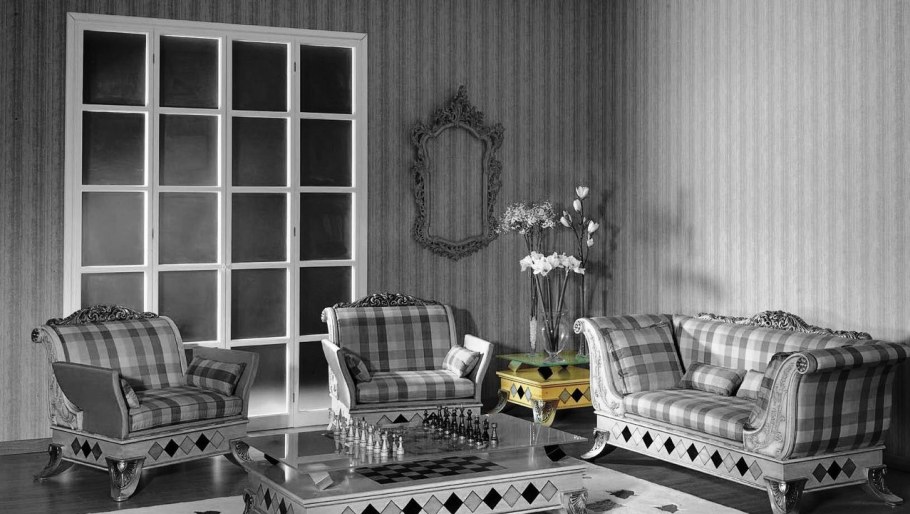 Кресло коричневое в клетку