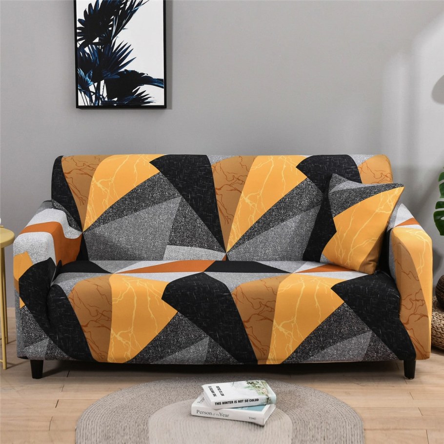 Красные подушки в интерьере