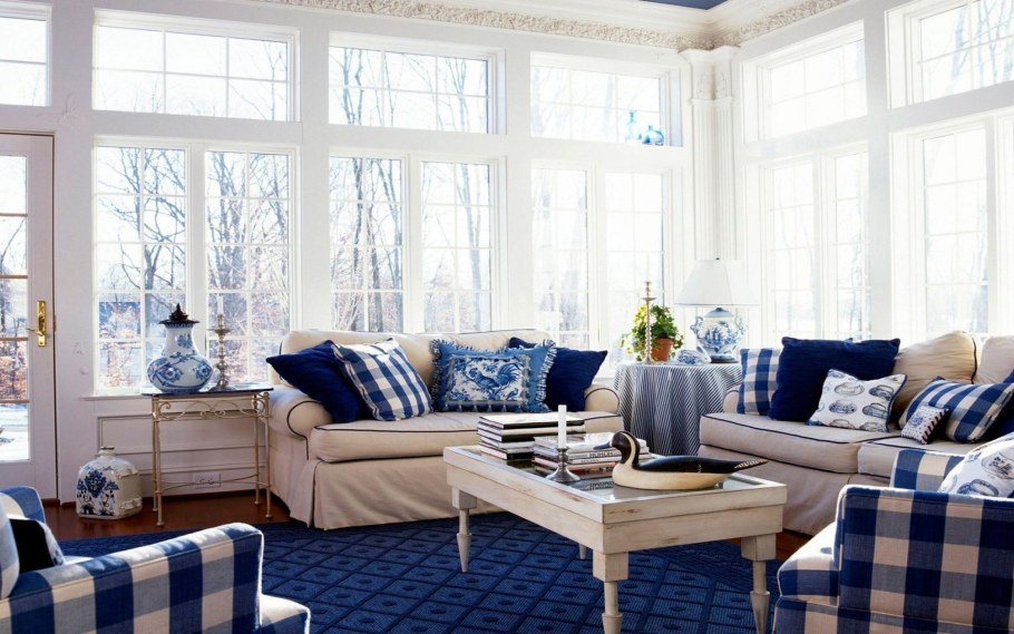 Кресло в шотландскую клетку