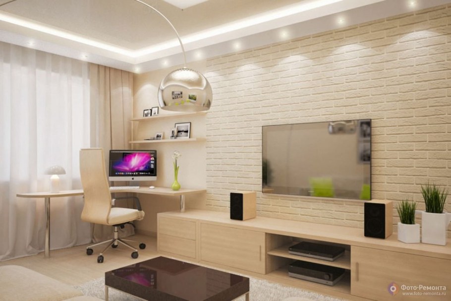 Гостиная с компьютерным столом и телевизором
