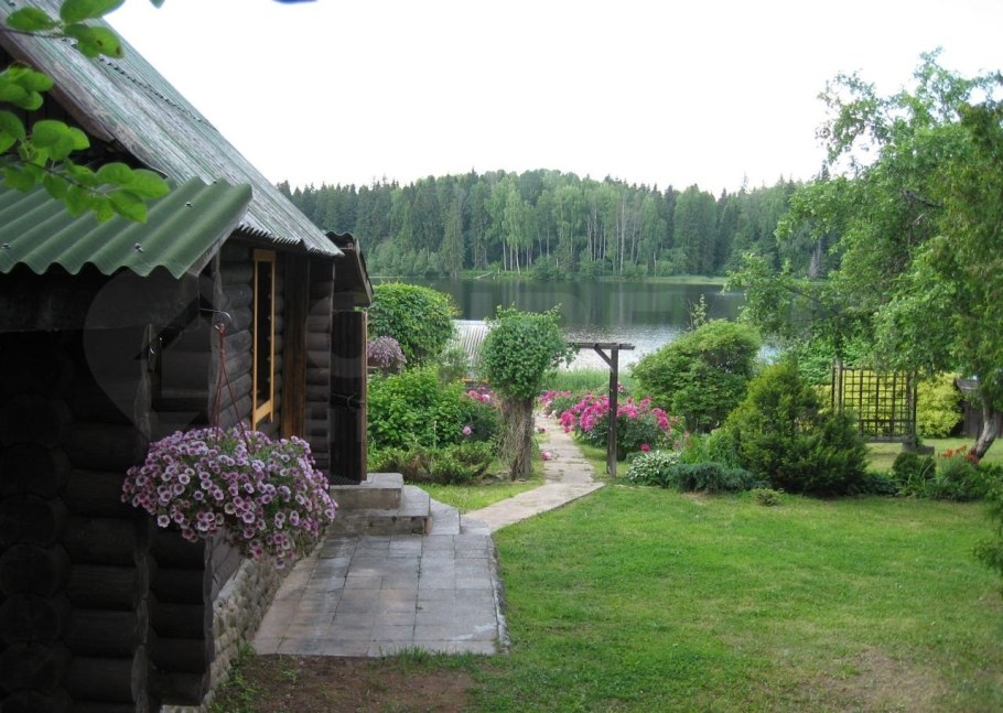 Домик у озера старый Солотвин Житомирской области