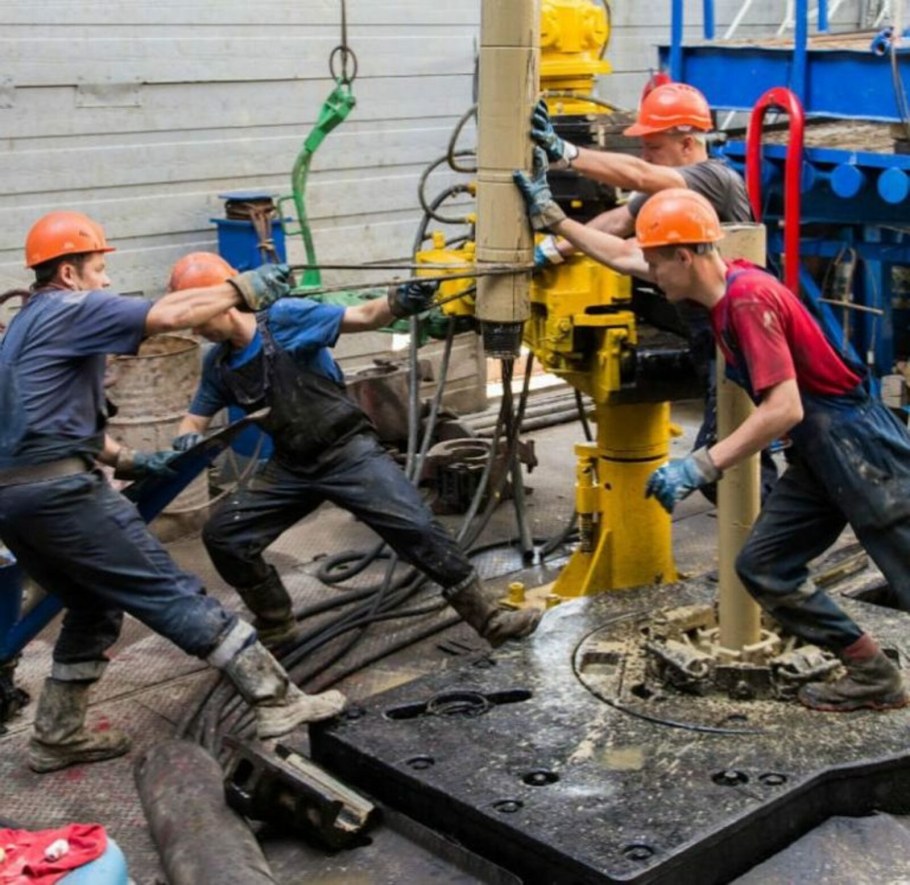 Нефтяник бурильщик