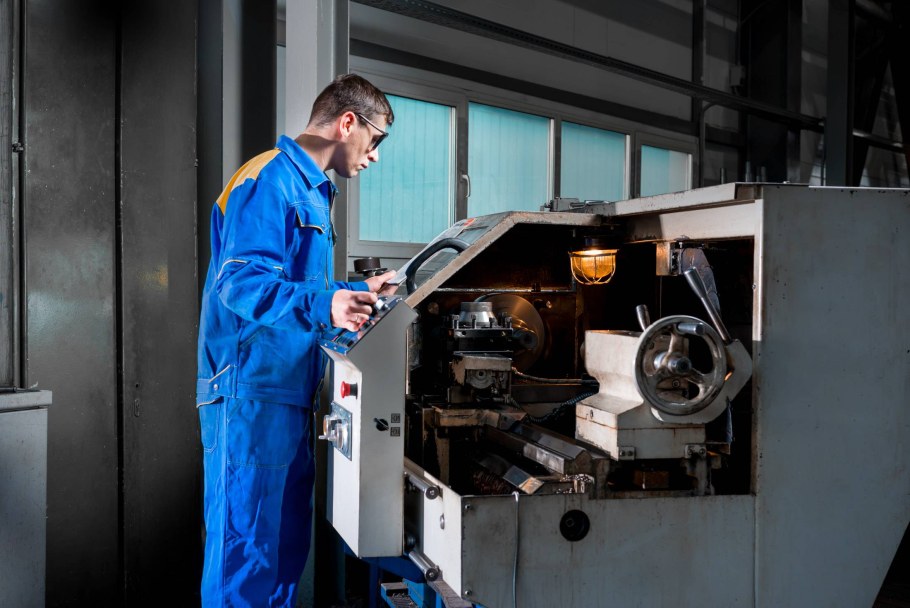 Монтаж и техническое обслуживание станков