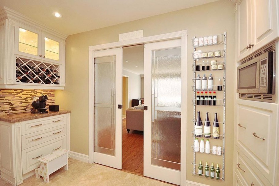 Стеклянная перегородка на кухне