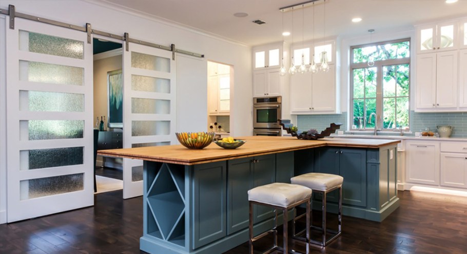 Дверь в кладовку на кухне