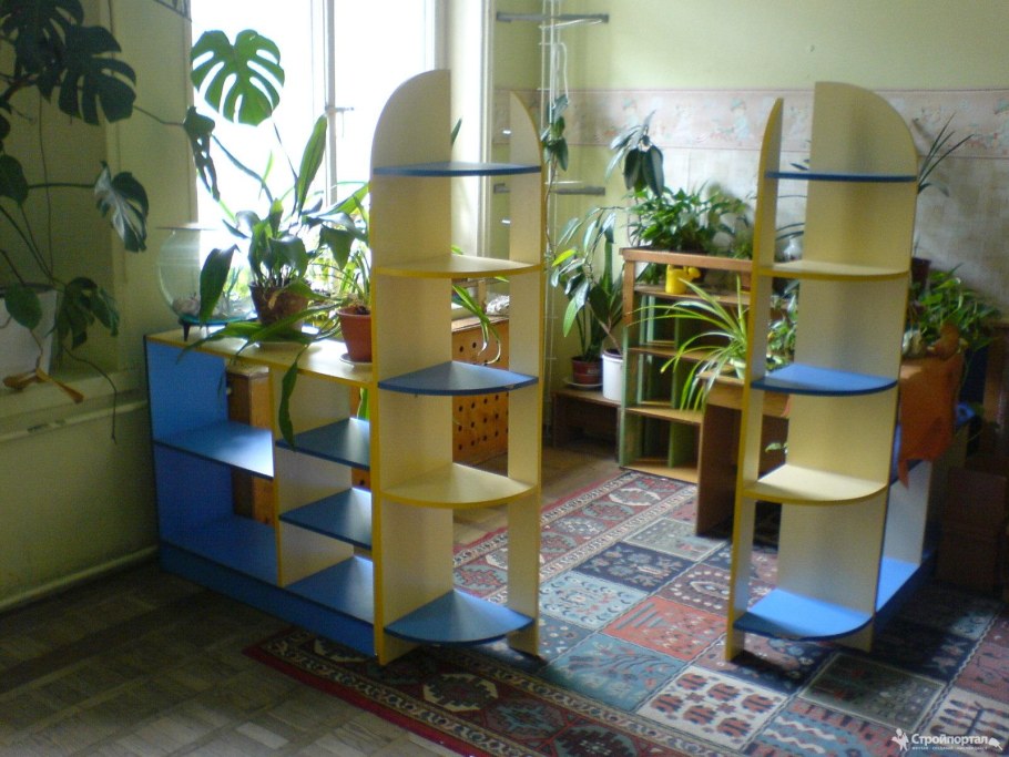 Стеллаж для цветов в детский сад