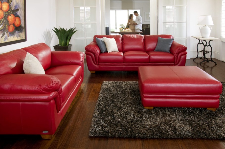 8 Марта кожаный диван красного цвета
