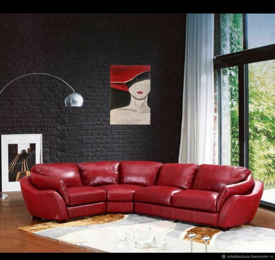 Красный кожаный диван в интерьере