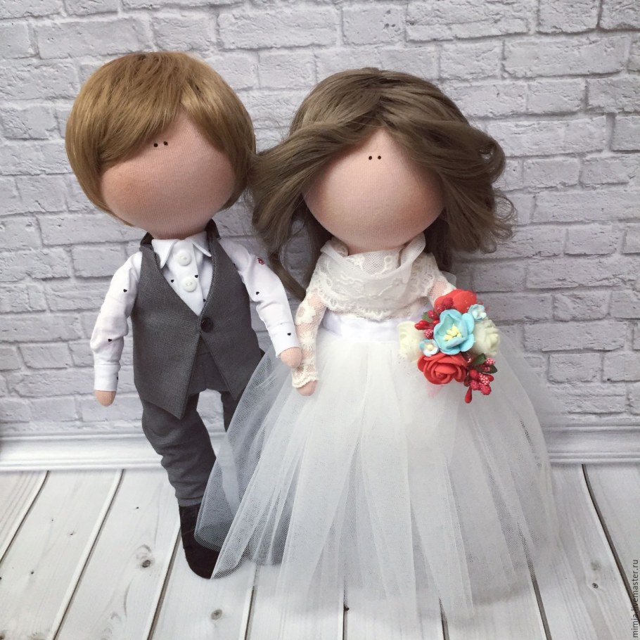 Куклы тыквоголовки жених и невеста.