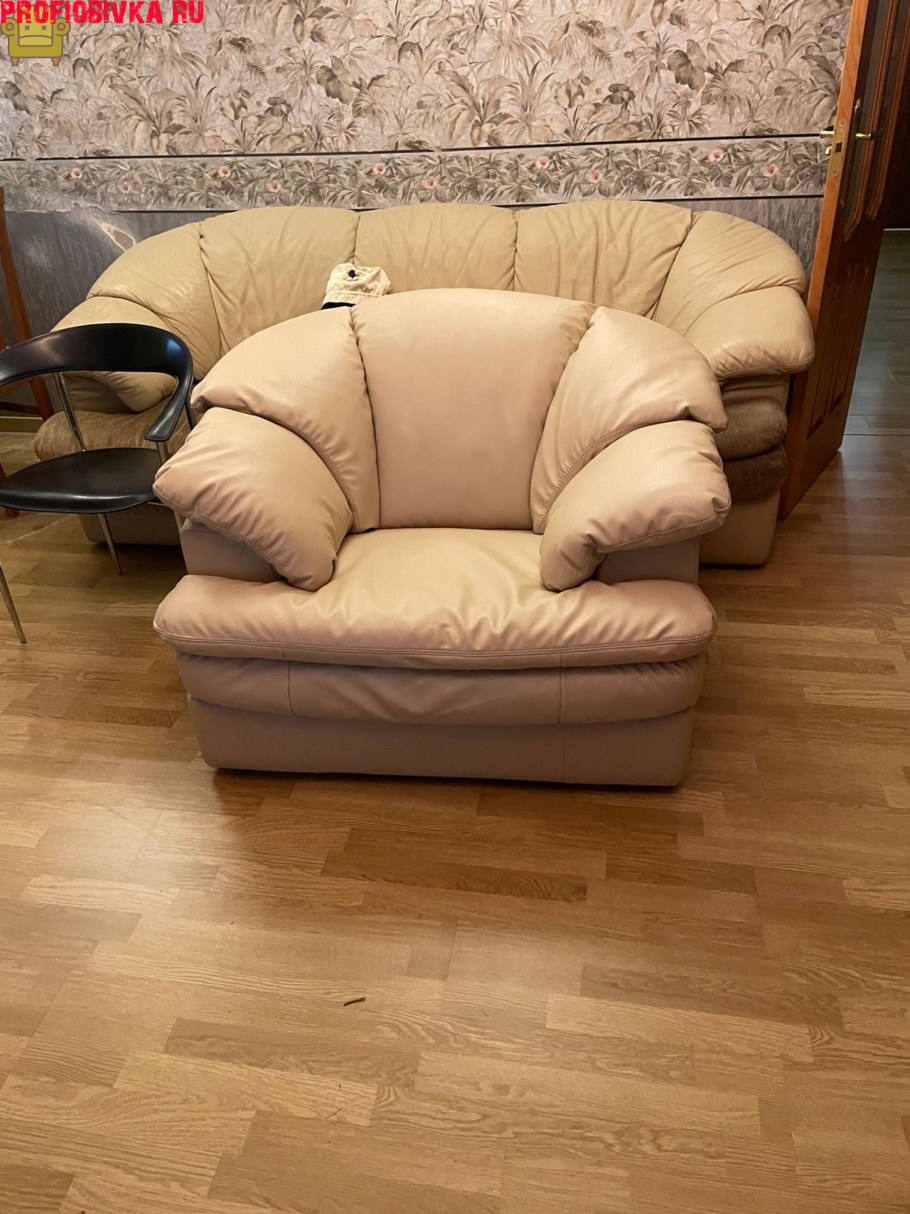 Расстановка мебели в магазине мебели