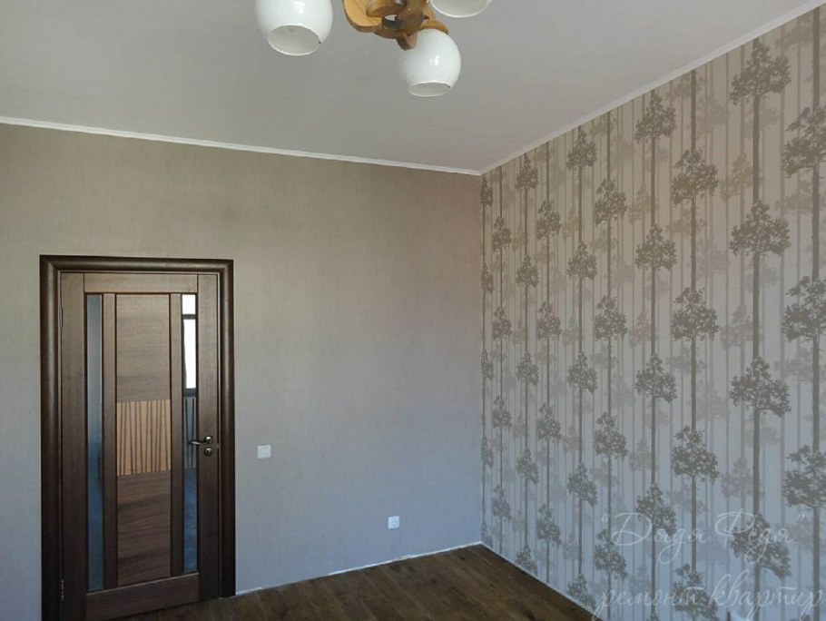 Недорогие варианты поклейки обоев