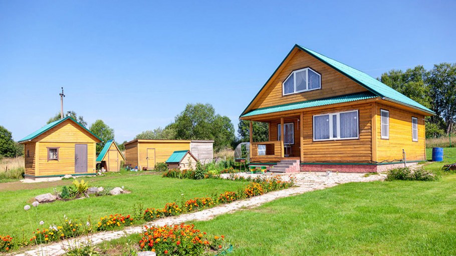 Деревенский дом с участком