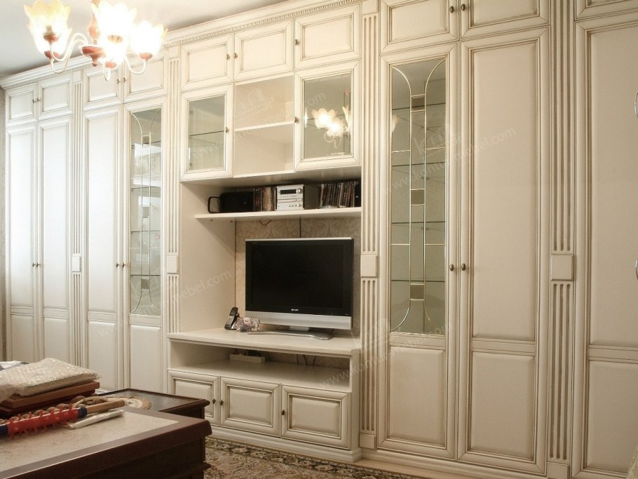 Шкафы для гостиной в классическом стиле