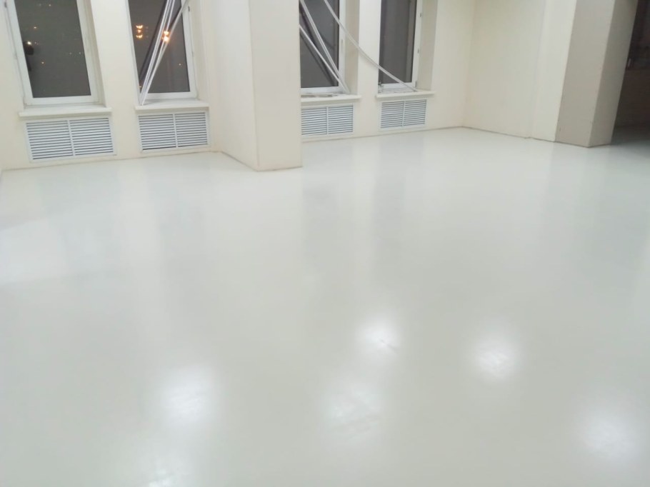 Наливной пол в квартире под мрамор