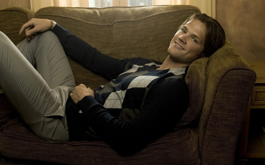 Джаред Падалеки спит