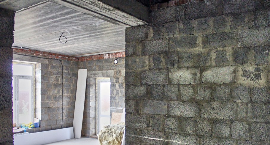 Отделка стен из керамзитобетонных блоков