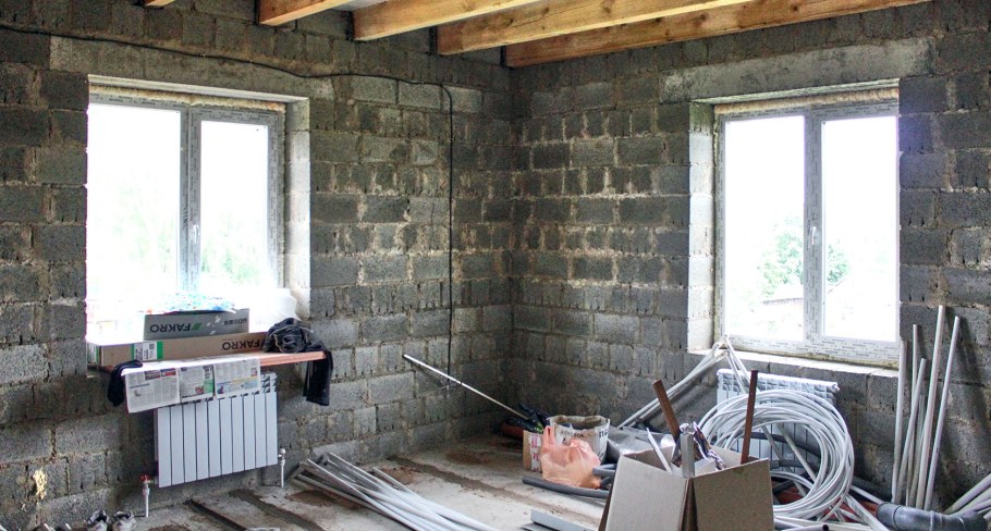 Дом с мансардой из керамзитобетонных блоков внутри