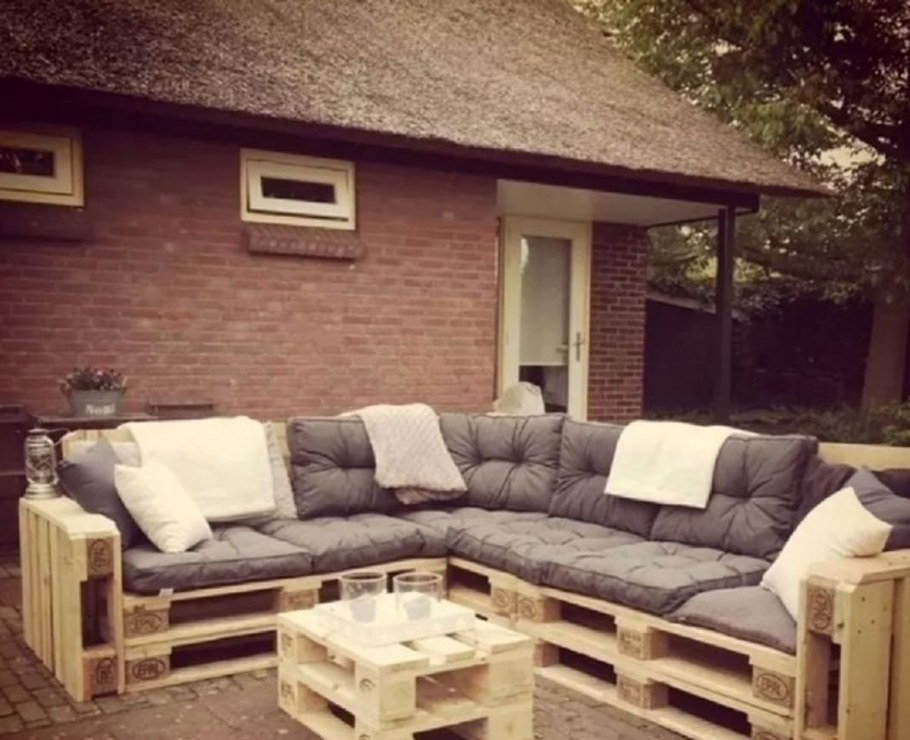 Диван из поддонов