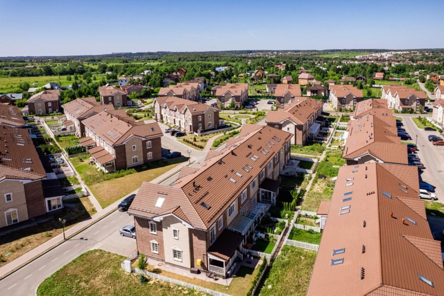 Деревянная дача внутри