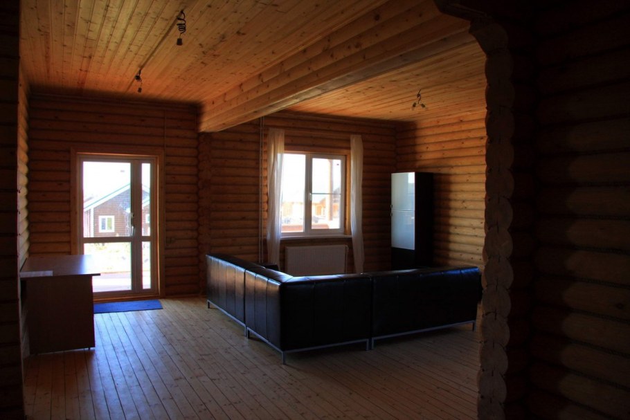 Фасад частного дома с эркером