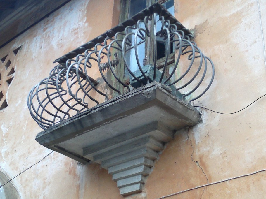 Строгановский дворец пилястры