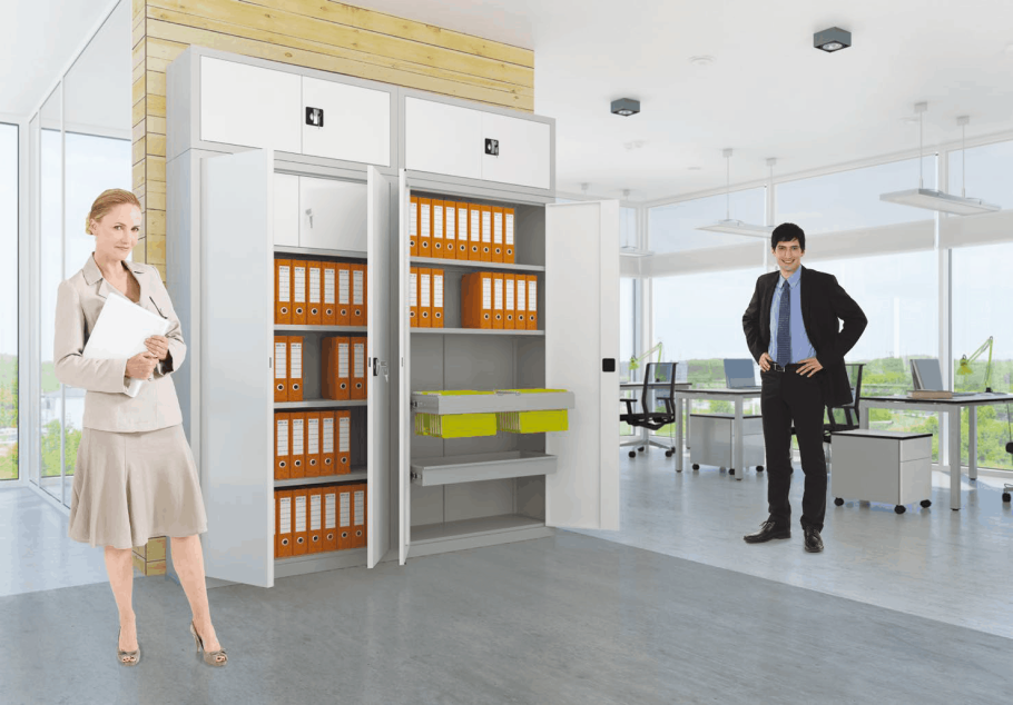 Офисная мебель темного цвета