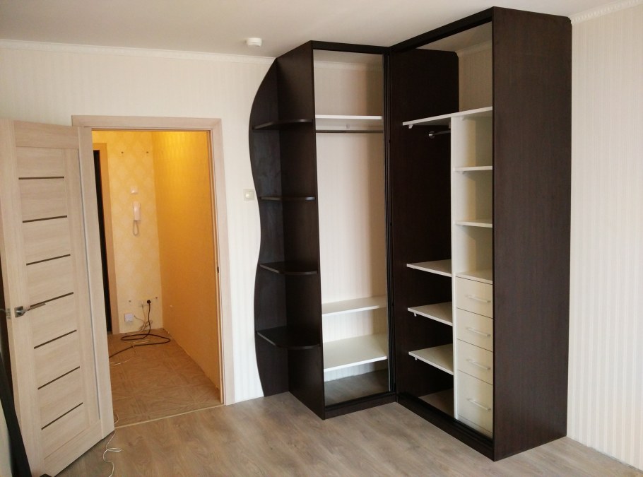 Угловой шкаф-купе Гарант-2ф BMS