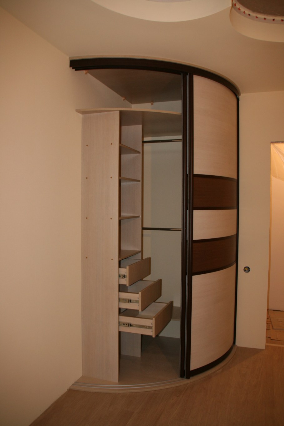 Встроенные угловые гардеробные
