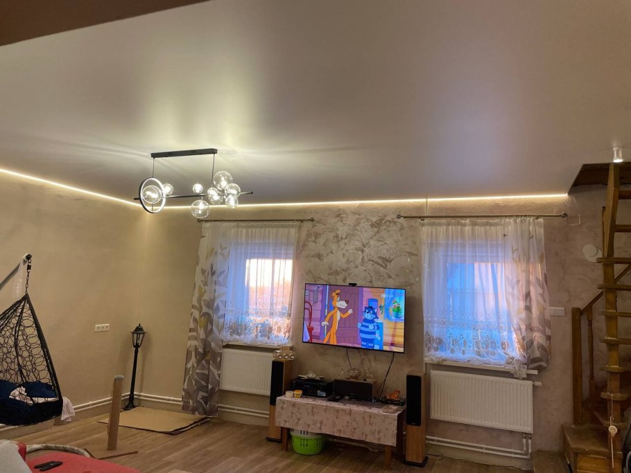 Натяжной потолок на мансарде