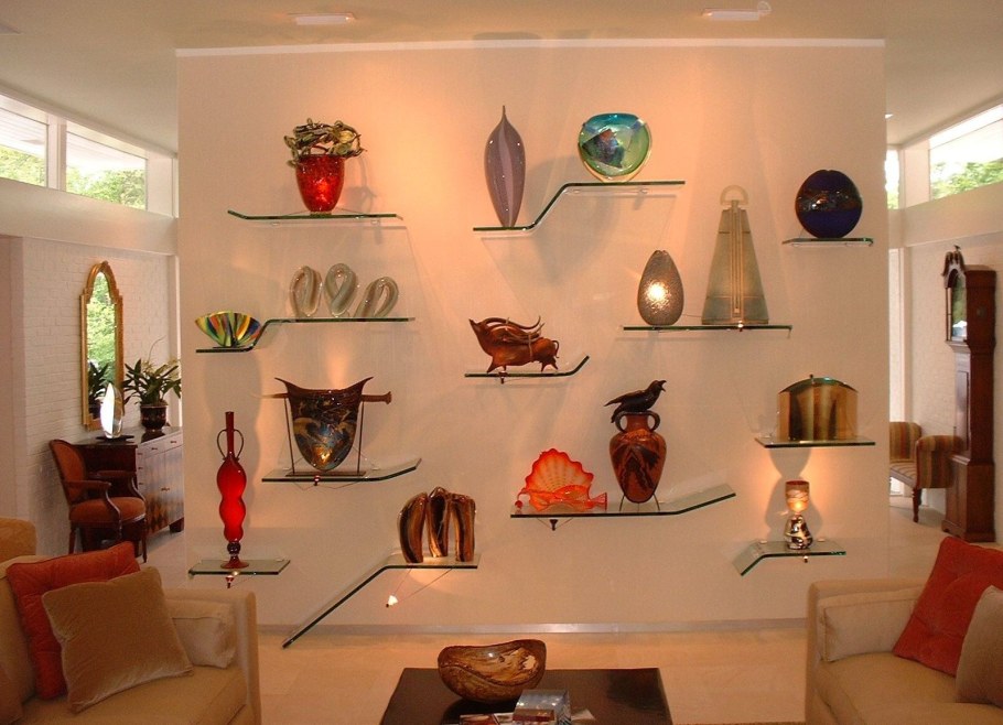 Стеклянные полки в интерьере