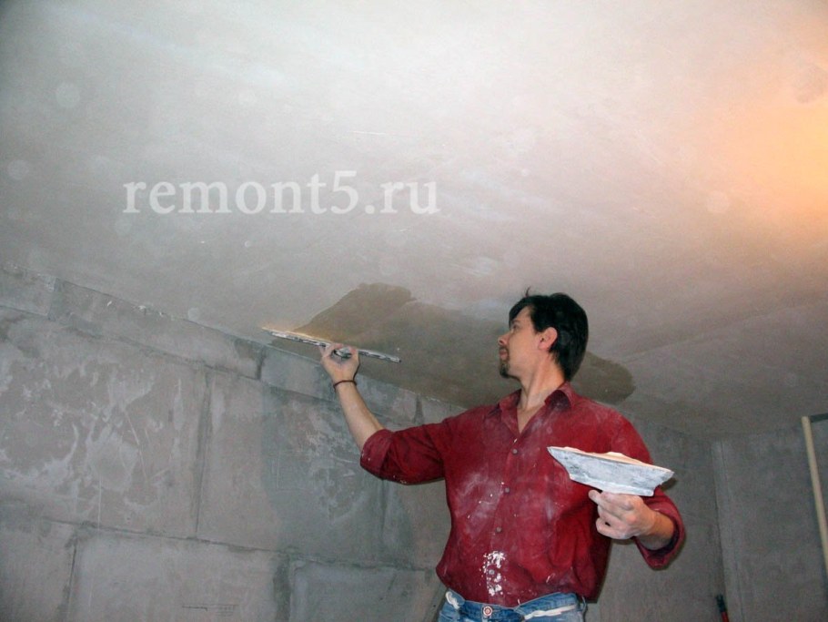 Нанесение декоративной штукатурки