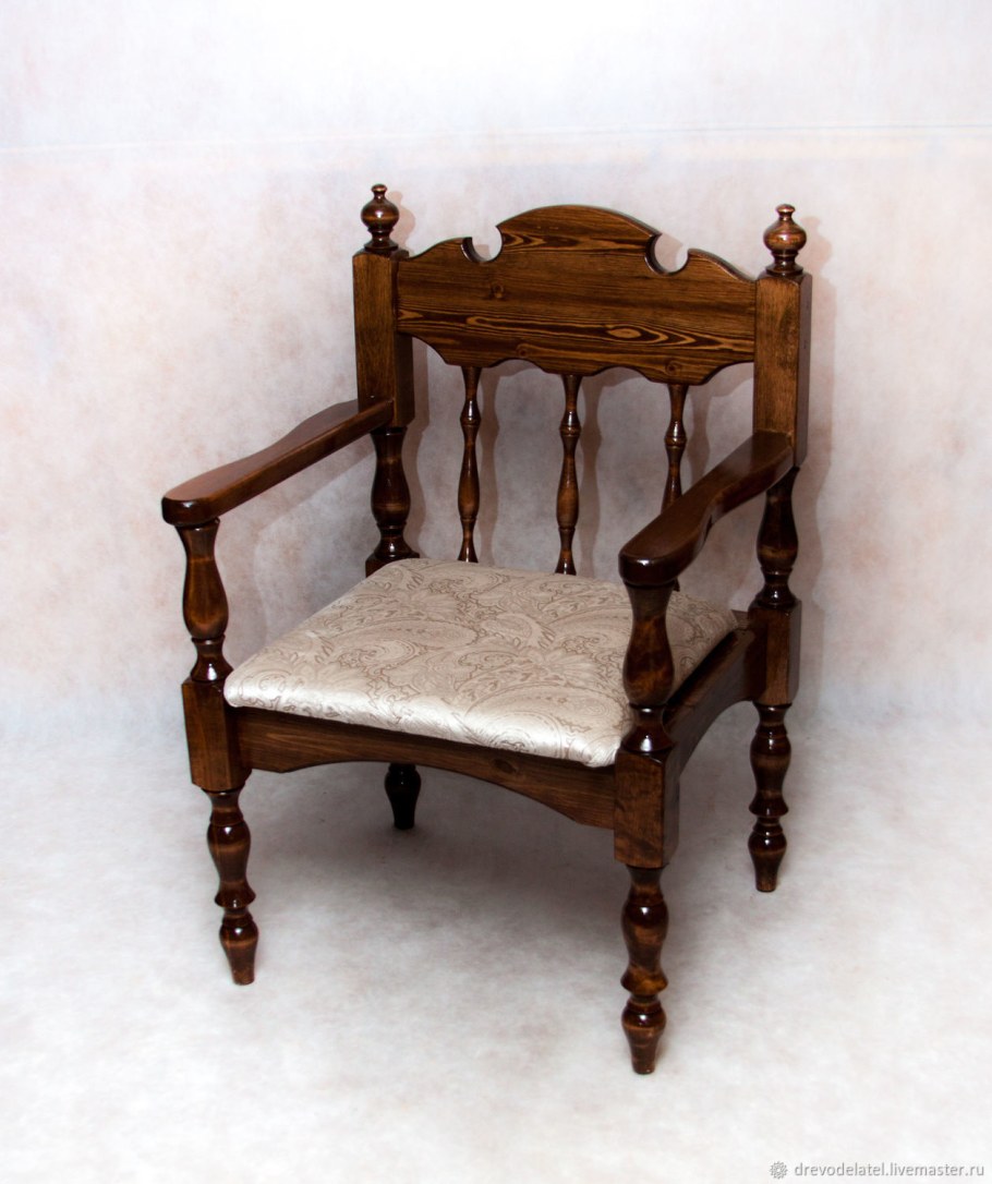 Старинное кресло
