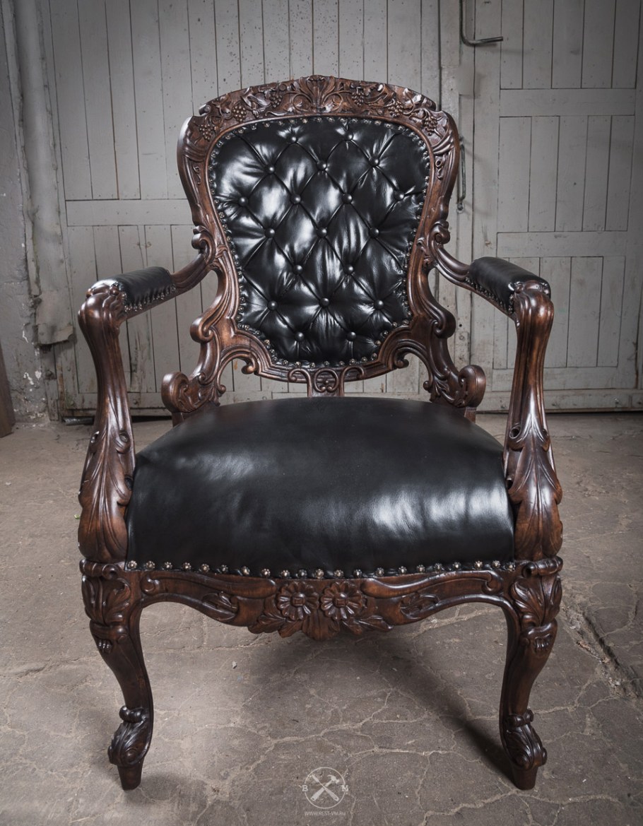 Красивые деревянные стулья