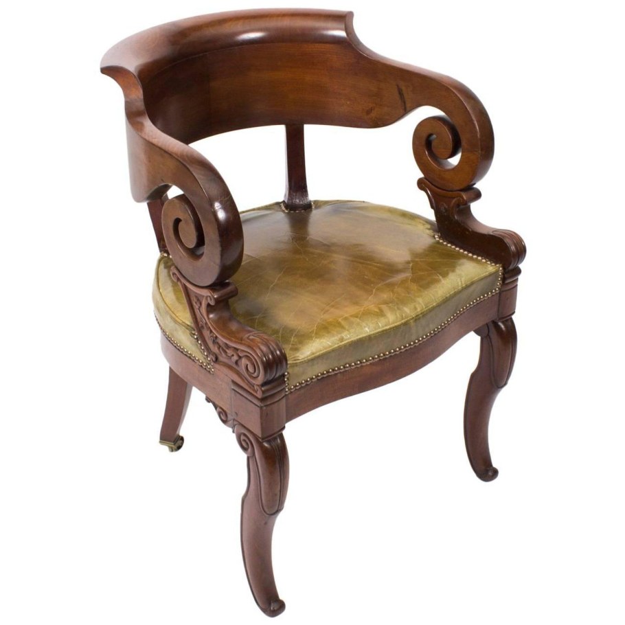 Старинное кабинетное кресло