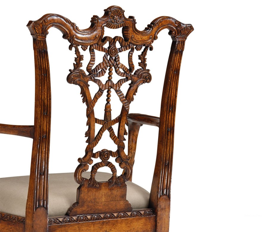 Стул резной деревянный