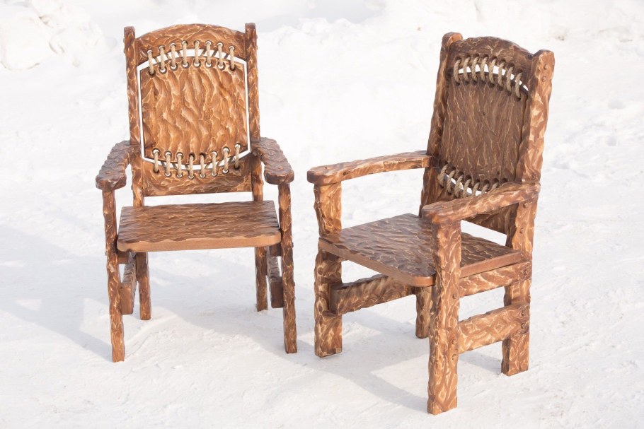Резные стулья