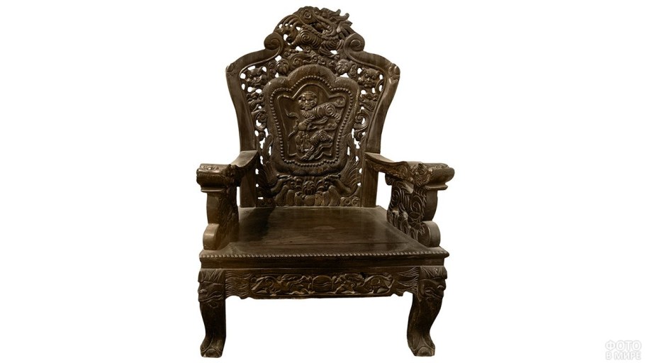 Резное кресло