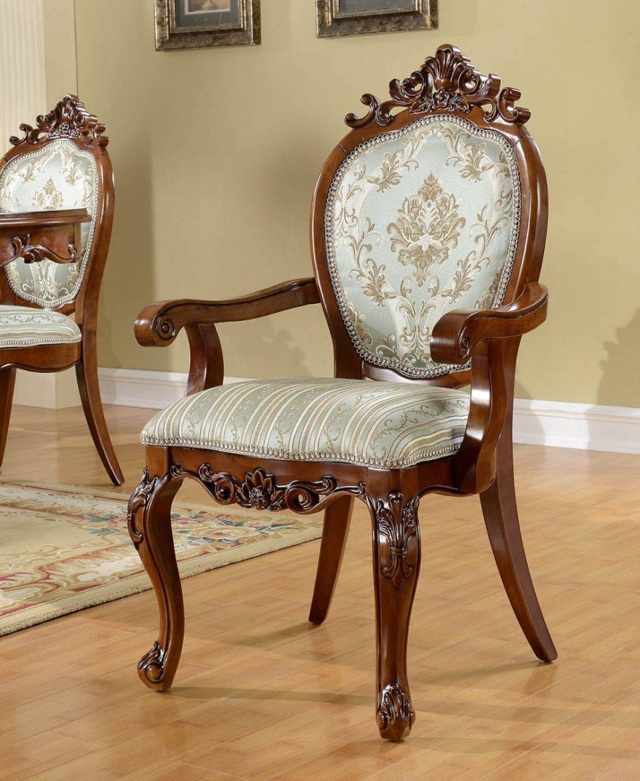 Резные стулья из дерева