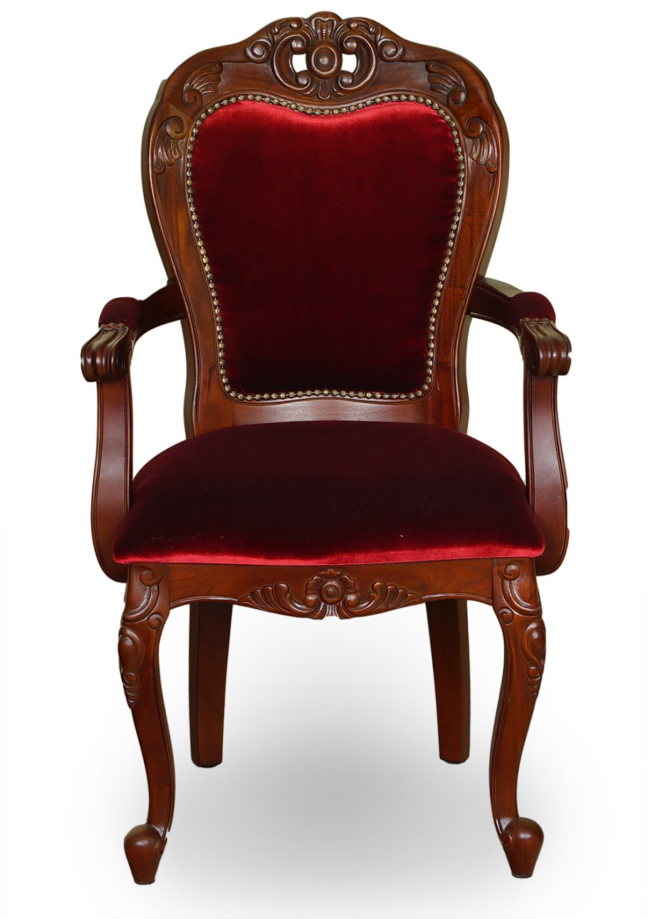 Деревянное резное кресло