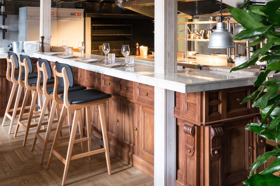 Деревянная барная стойка