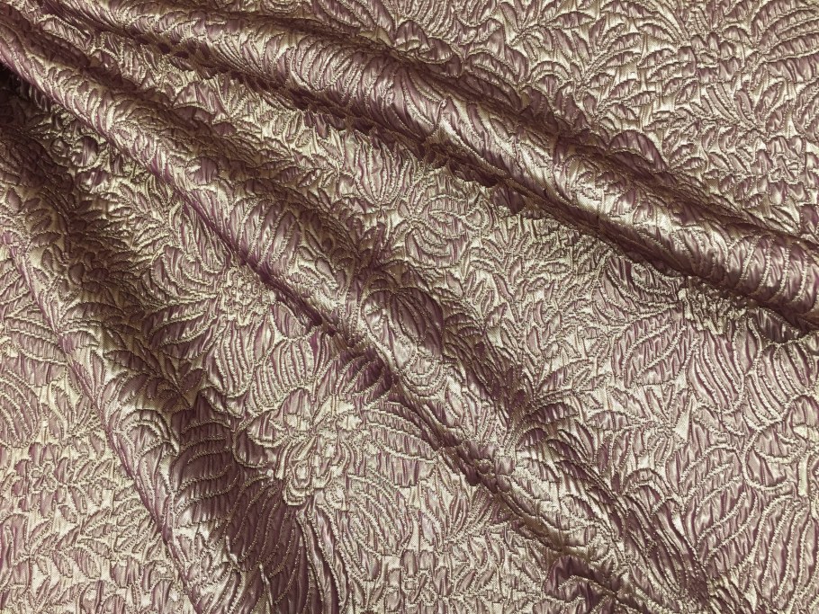 Ткань с золотым узором
