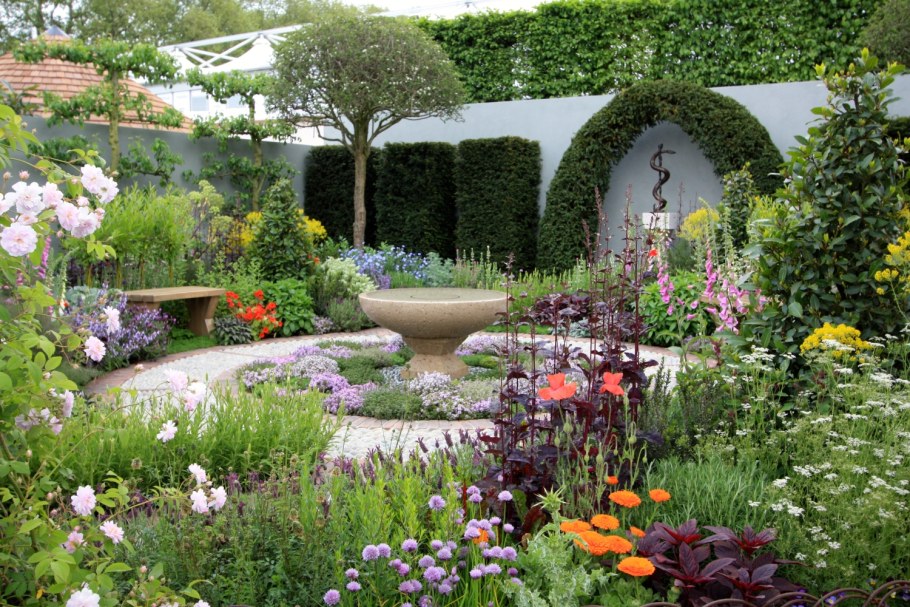 Сад лекарственных трав в Аптекарском огороде