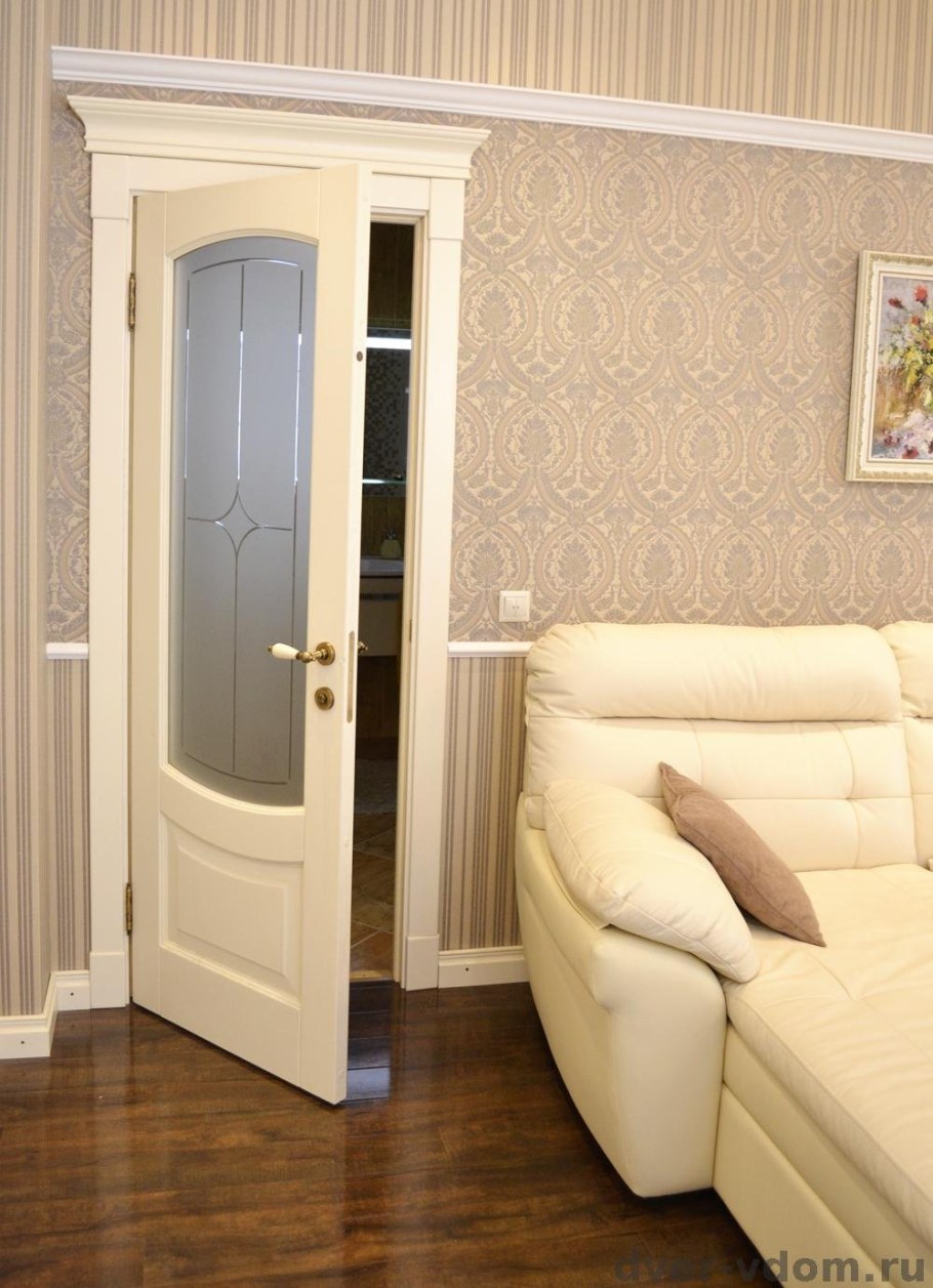 Светлые межкомнатные двери в интерьере