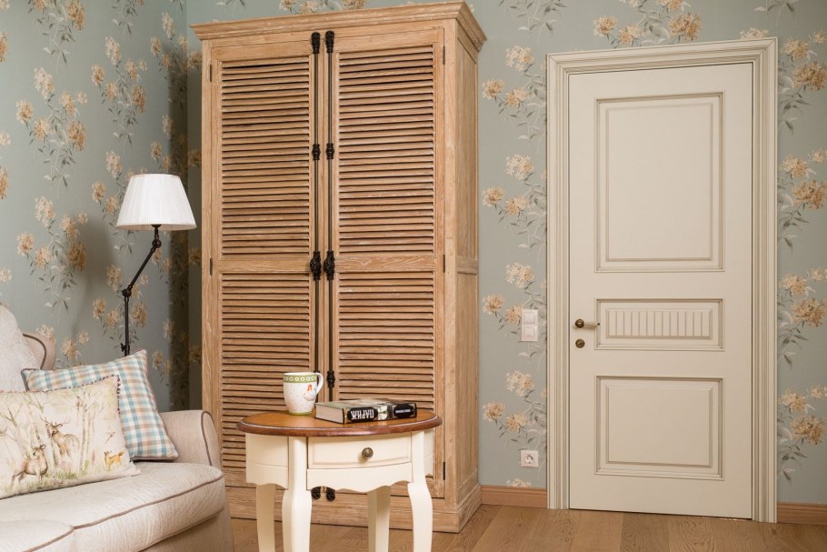 Деревянные двери в стиле Кантри